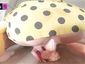 Squirt - I masturbate at my friends house! 