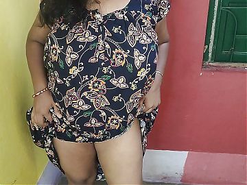 Indian sexy mom showing her natural big tits and tight pussy